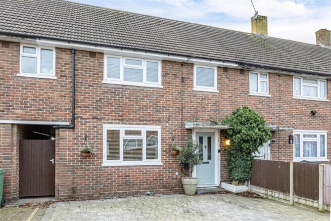 7 Cornwall Avenue, KT14 7EX - 20.jpg