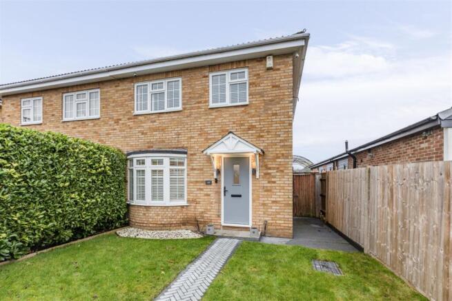 143 High Road, Byfleet, KT14 7RJ - 19.jpg