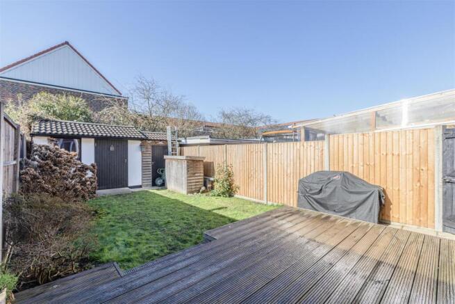 23 Lambourne Crescent - 13.jpg