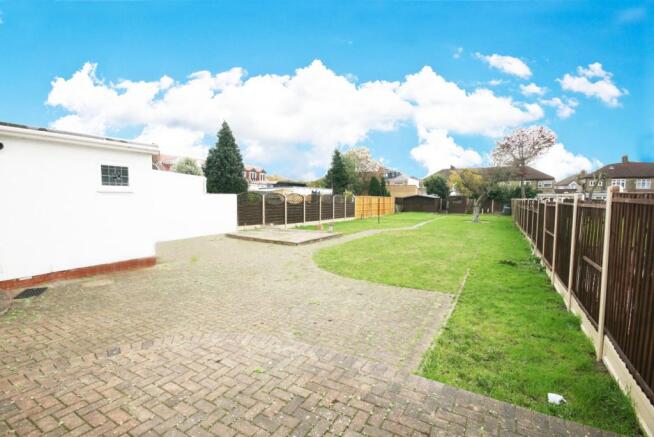 Levett Gardens, Ilford, Essex, IG3, IG39BU | Property for sale reviews, ratings, track prices, house valuation of 5 bedroom bungalow for sale in Levett Gardens, Ilford, Essex, IG3 Levett Gardens, Ilford, Essex, IG3 | Compare property for sale reviews & ratings, track property prices of 5 bedroom bungalow for sale in Levett Gardens, Ilford, Essex, IG3