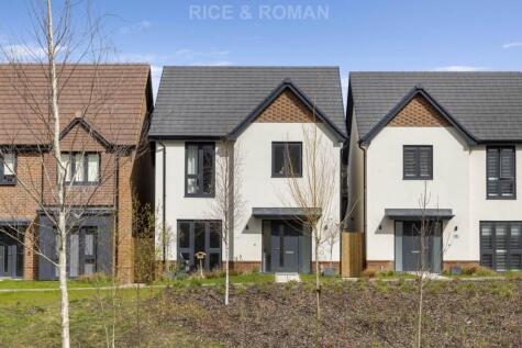 Collins Walk, Crowthorne