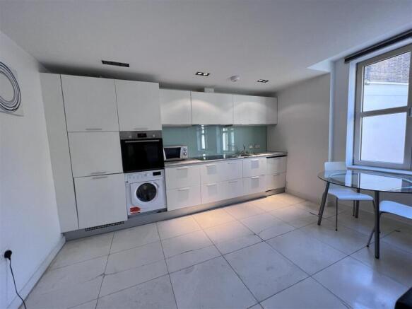 Kitchen (1).jpg