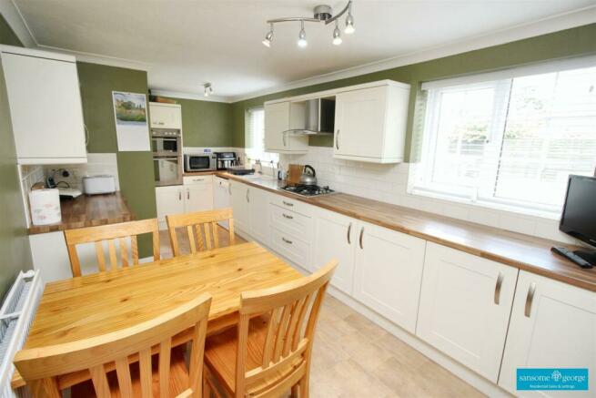 Kitchen/ Breakfast Room