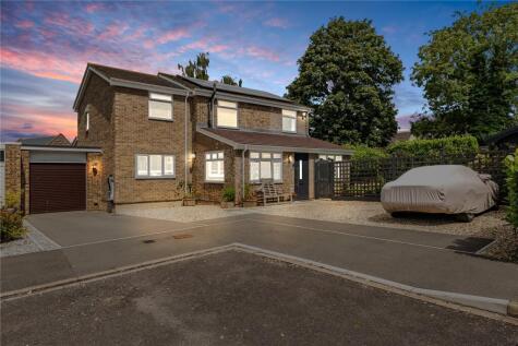Manor Close, Blunsdon, Wiltshire, SN26