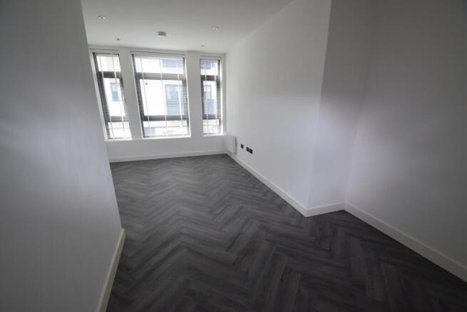2 bedroom First Floor Apartment in the Vibrant He