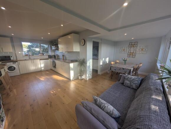 PXL_20251024_0915...