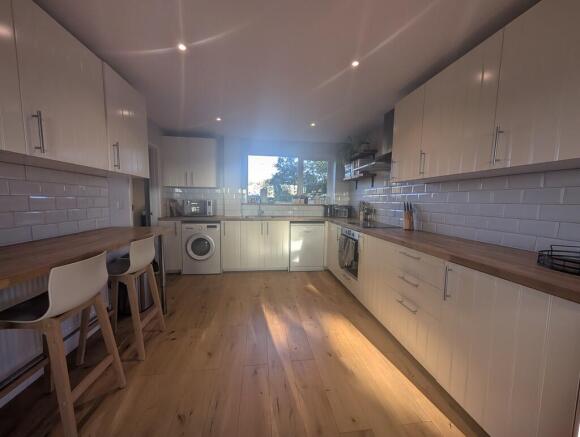 PXL_20251024_0914...