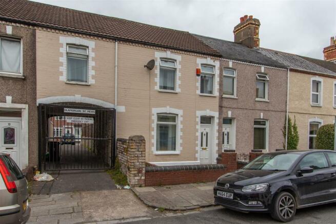 3 bedroom terraced house to rent Canton