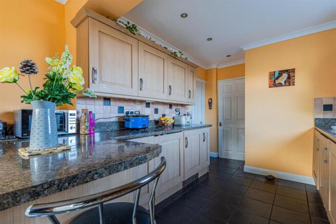 Brundall Crescent 42-16.jpg