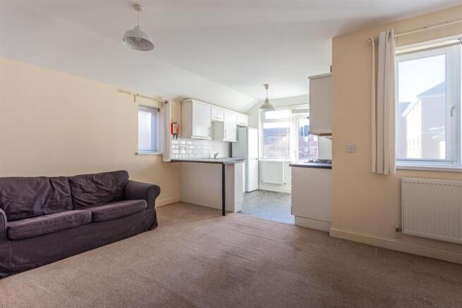 Station Road 75, 3a-7.jpg