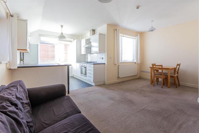 Station Road 75, 3a-8.jpg