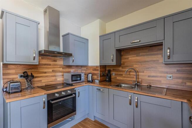 Cathedral Road 74-76, 13-6.jpg