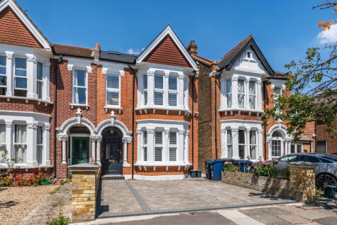 Egerton Gardens, Ealing, W13