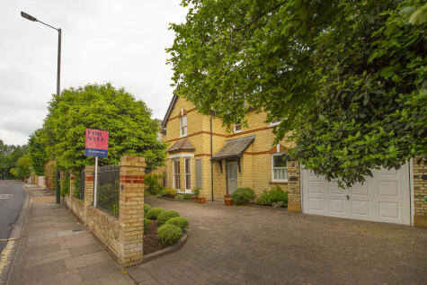 Uxbridge Road, Hampton, TW12