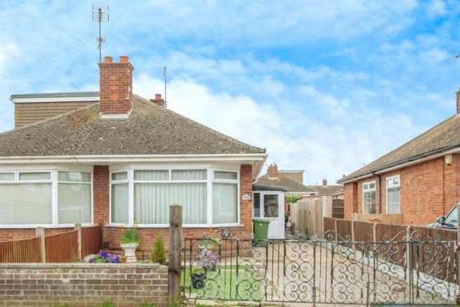 2 Bedroom Semi-detached Bungalow For Sale In Roman Way, Caister-on-sea 