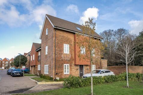 Beatrice Square, Tadworth, KT20