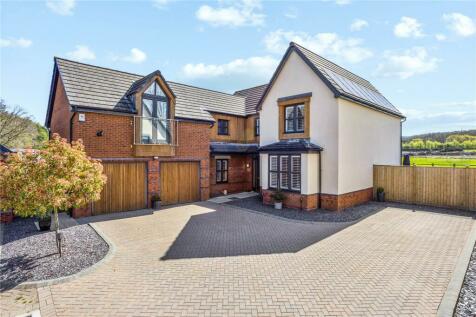 5 bedroom detached house for sale in Winstones Road Barrow