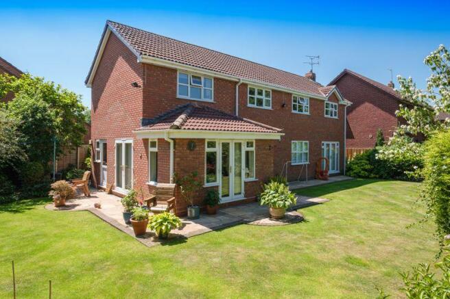 4 bedroom detached house for sale in Primrose Gardens ...