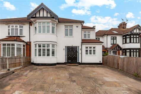 Deyncourt Gardens, Upminster, Essex, RM14