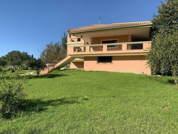 Garden to large terrace