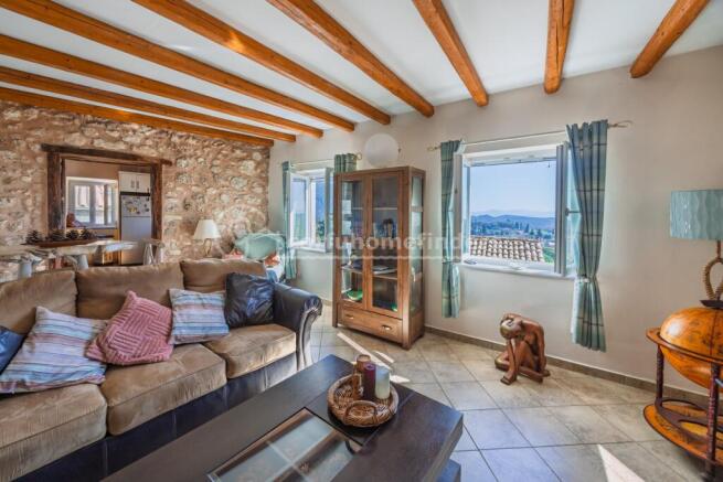 Sitting room to view