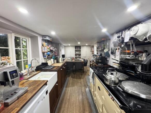 Kitchen 1.jpg