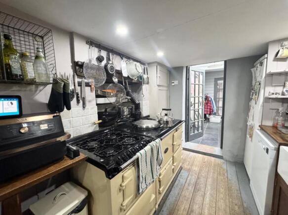 Kitchen 4.jpg