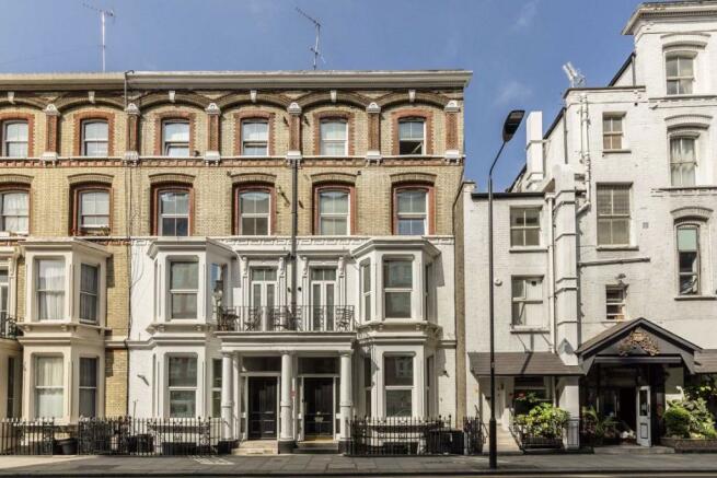 Studio flat to rent in Wrights Lane, Kensington, W8