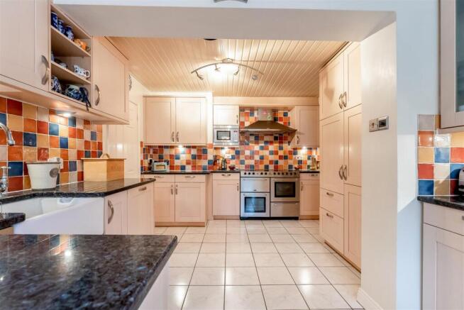 kitchen 2.jpg