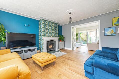 Wallace Drive, Eaton Bray