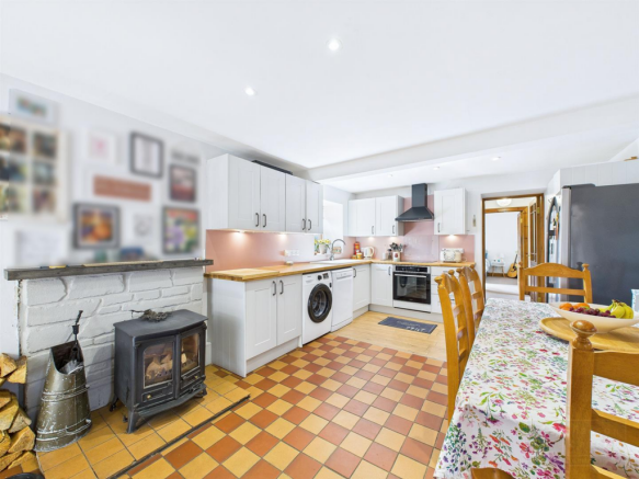 Kitchen / Dining Area