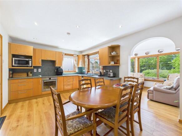 Kitchen & Dining