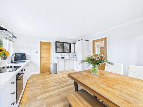 Kitchen & Dining Area