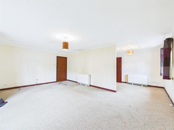 Sitting Room & Dining Area