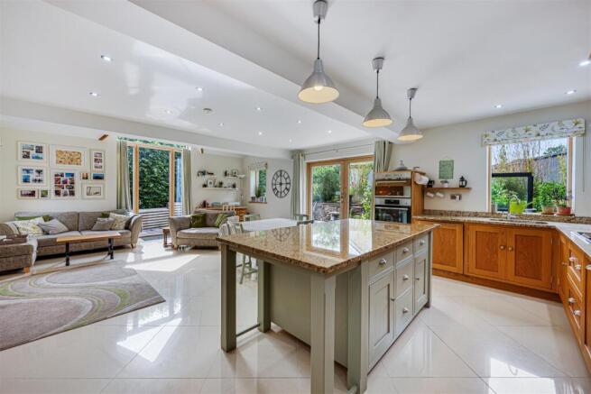 Spacious living kitchen