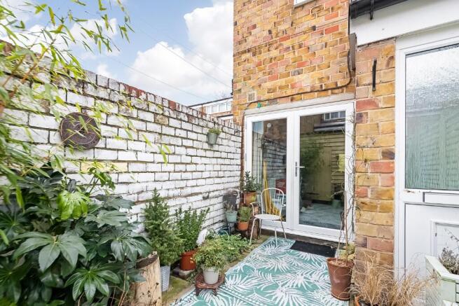 Private front garden
