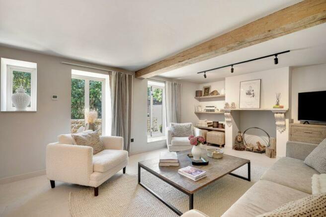 Light and spacious sitting room  