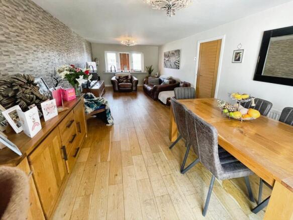 Lounge/Dining Room