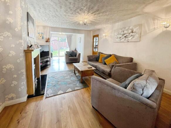 Lounge/Dining Room