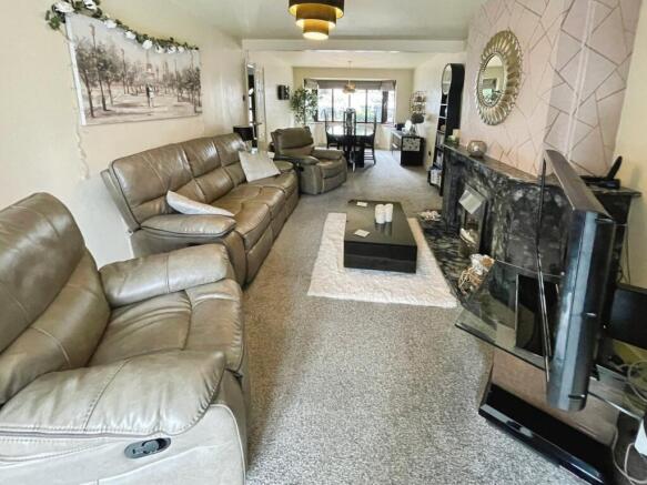 Lounge/Dining Room