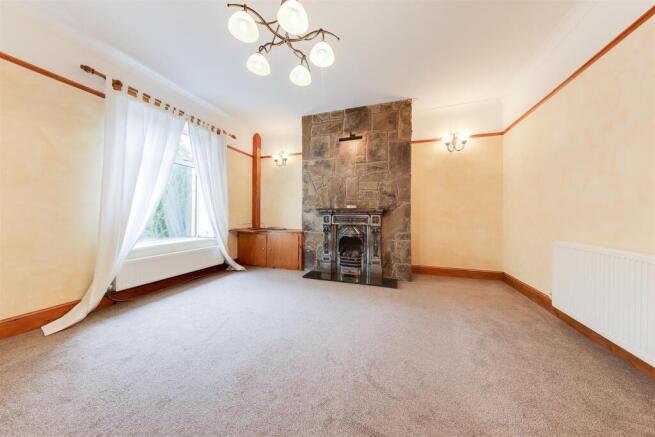 Lounge & Fireplace