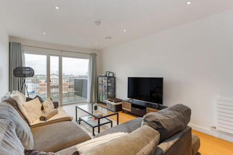 Maud Street, LONDON, E16