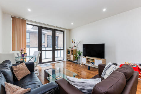 New Village Avenue, London, E14