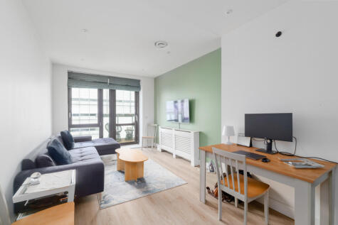 Deauville Close, London, E14