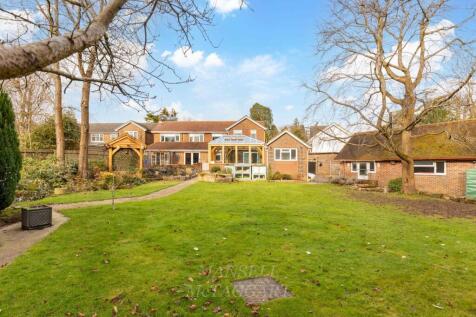 Newlands Park, Copthorne, RH10