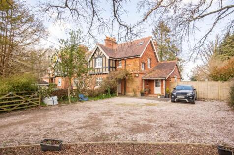 Dowlands Lane, Copthorne, RH10