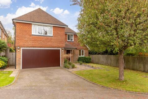 Maynard Close, Copthorne, RH10