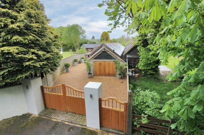 2 Bedroom Barn Conversion For Sale In Turners Hill Road Worth