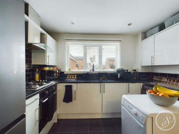 KITCHEN/LOUNGE/DINER