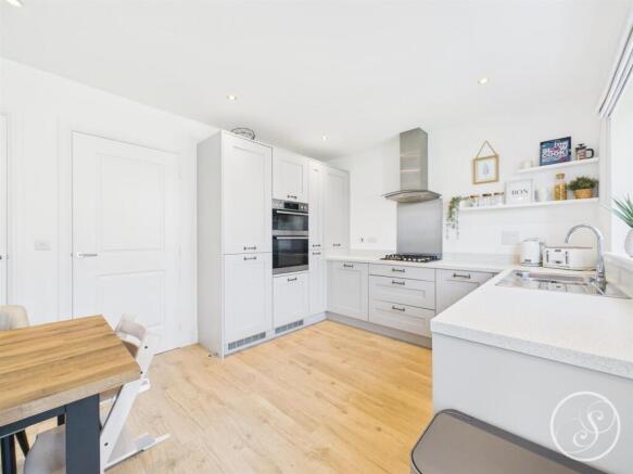 KITCHEN/FAMILY ROOM